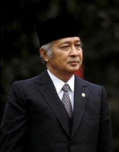 Rasa syukur yang paling tepat adalah dengan jalan mempertahankan kemurnian cita-cita kemerdekaan dengan bekerja keras membangun bangsa ini sebagai pengisian kemerdekaan. ~HM.Soeharto~